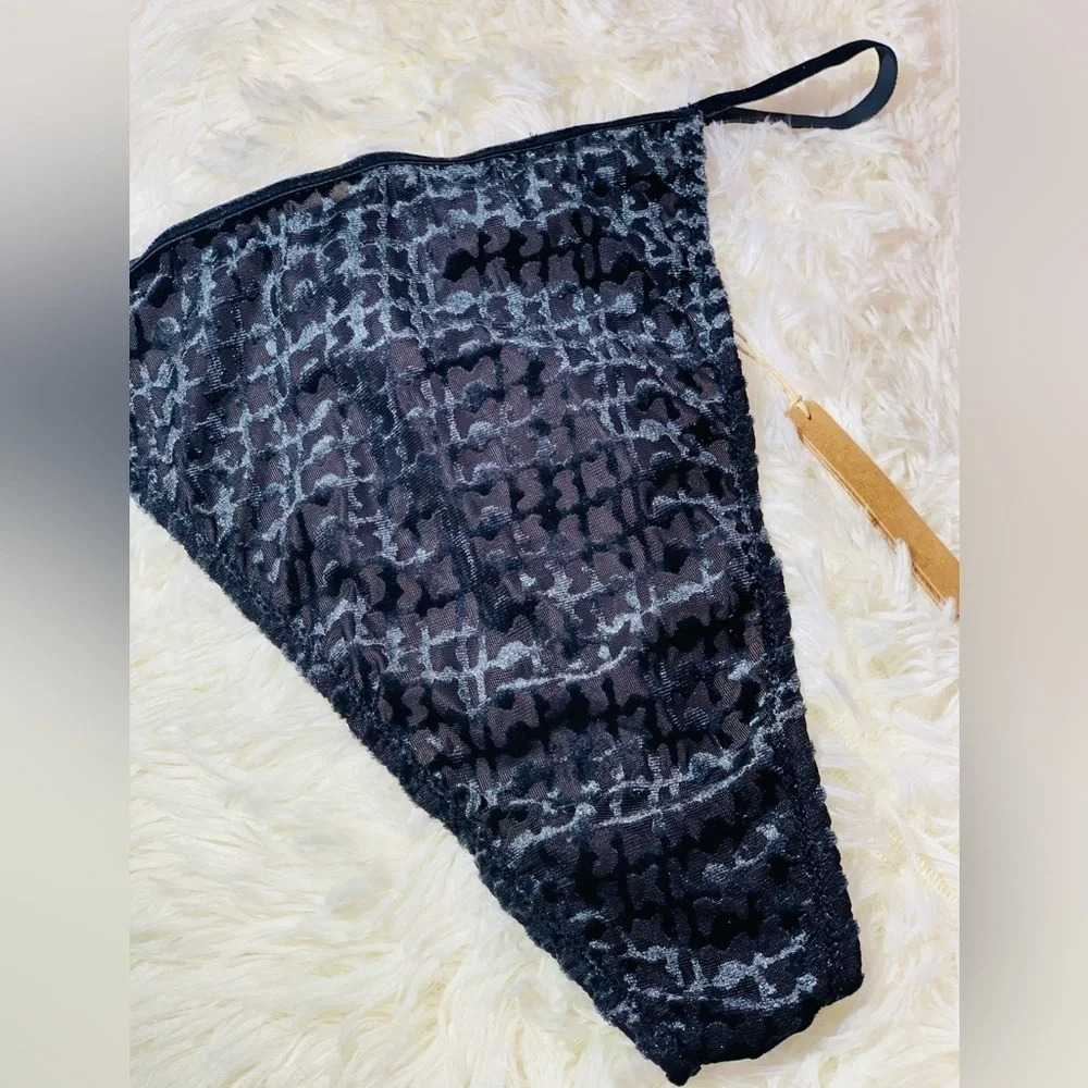 Skims Velvet String Thong, Black, 4X